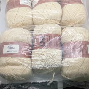 COLUMBIA MINERVA Performer Yarn 6 Skeins 3973 Fisherman Cream Acrylic Blend NOS